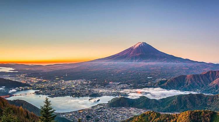 Il Monte Fuji sul lago Kawaguchi